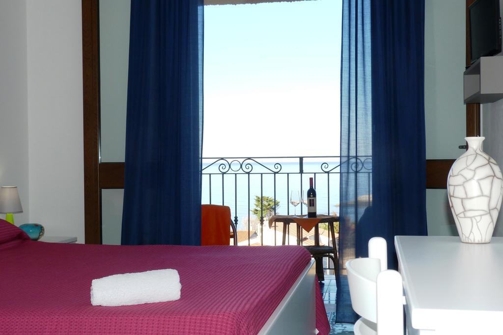 Hotel Bellavista S'Archittu Екстер'єр фото