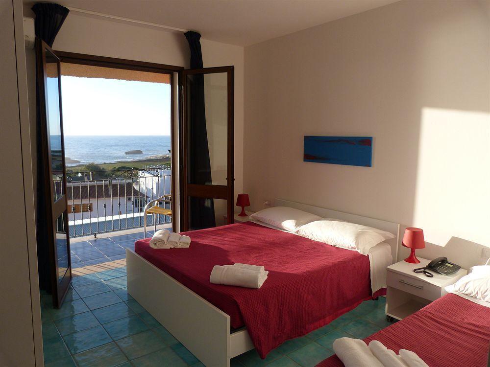 Hotel Bellavista S'Archittu Екстер'єр фото