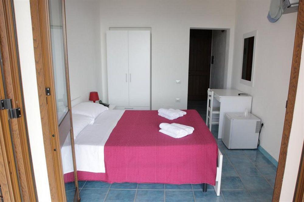 Hotel Bellavista S'Archittu Екстер'єр фото