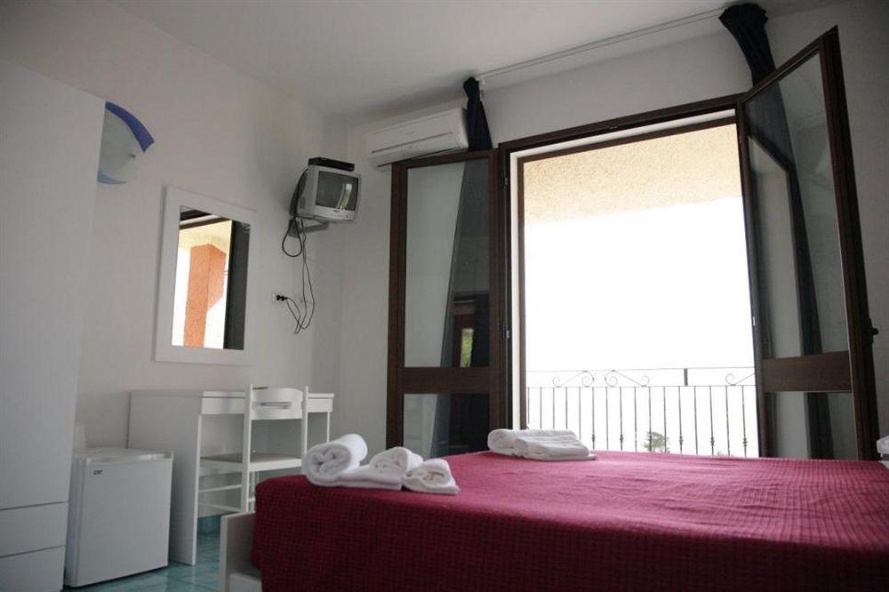Hotel Bellavista S'Archittu Екстер'єр фото