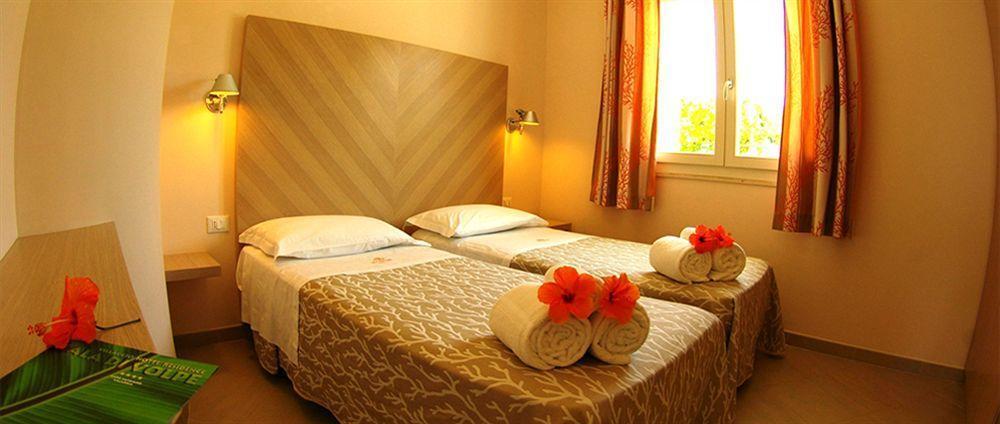 Hotel Bellavista S'Archittu Екстер'єр фото