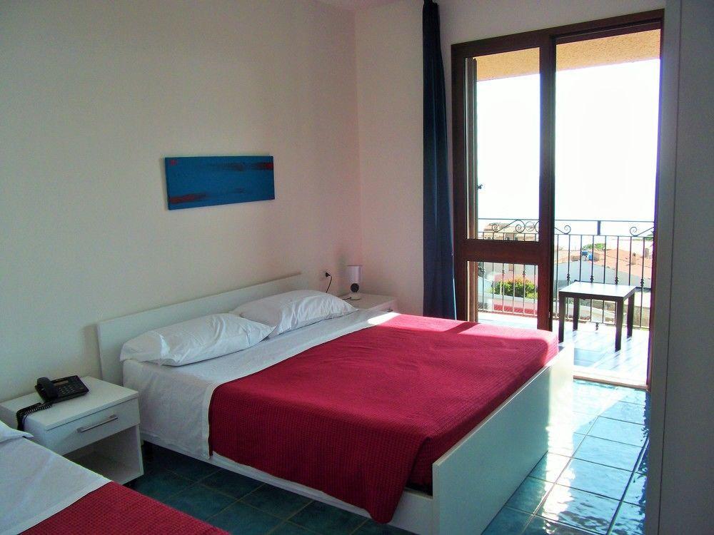 Hotel Bellavista S'Archittu Екстер'єр фото