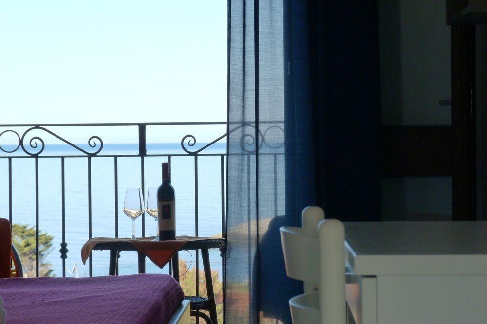 Hotel Bellavista S'Archittu Екстер'єр фото